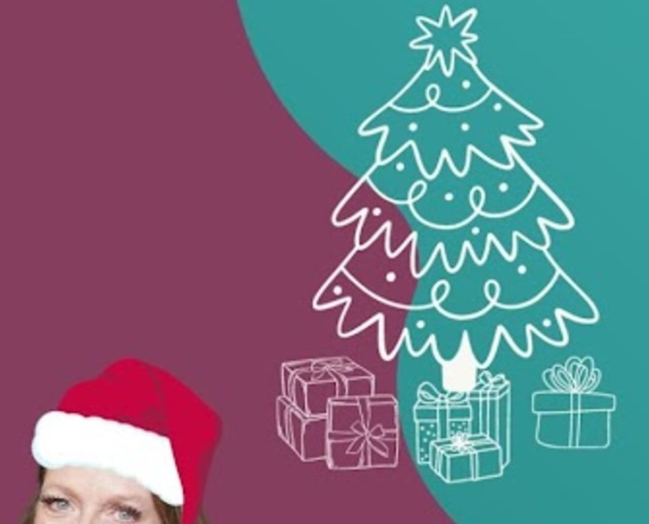 Gezeichneter Weihnachtsbaum mit Geschenken auf petrol-beerenrotem Grund, links eine Frau mit Weihnachtsmütze