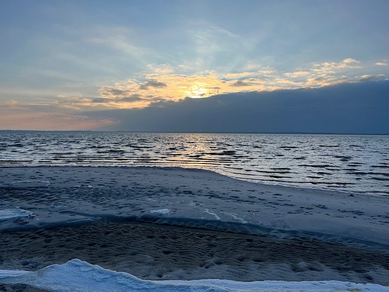 12 von 12 Dezember 2022: 11 von 12 - Letzte Sonnenstrahlen am Meer
