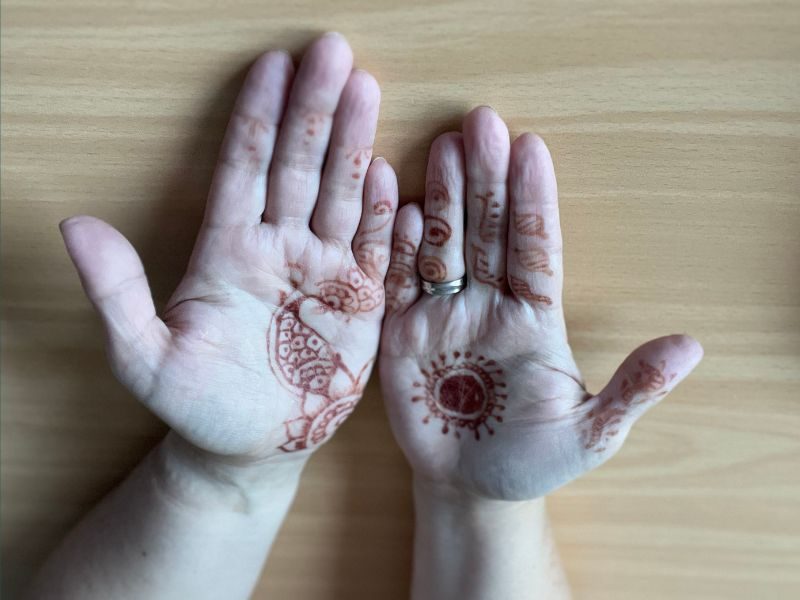 12 von 12 Juni 2023: 3 von 12: Henna Hände