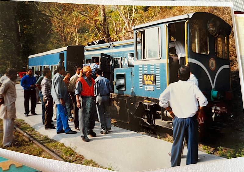 Auf der Suche nach Lösungen: liegengebliebener "Toy Train" Darjeeling