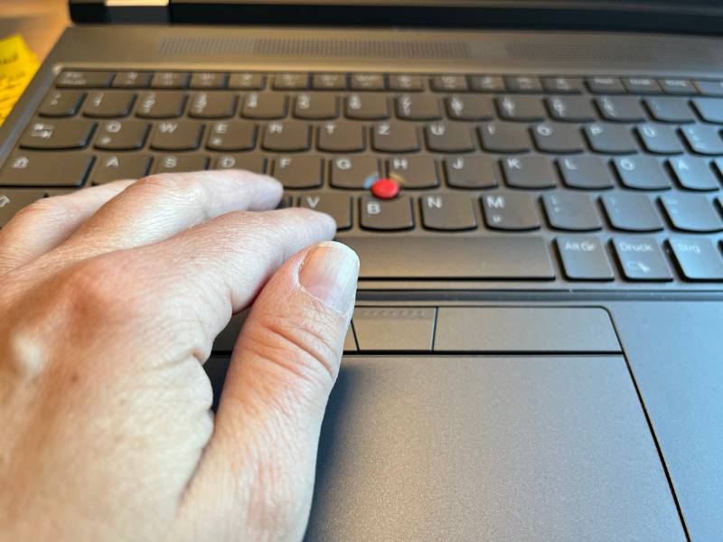 Laptop Tastatur und Hand: 12 von 12 April 2024 8 von 12