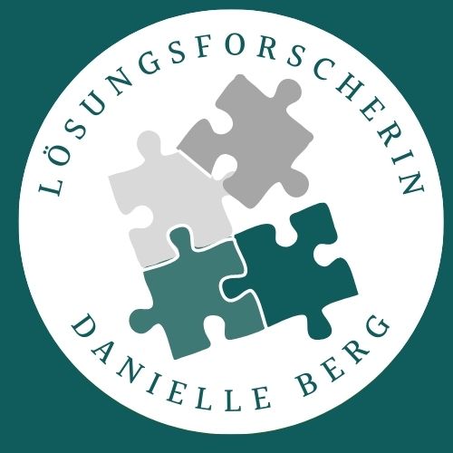 Logo Lösungsforscherin Danielle Berg - Puzzle grün weiß grau