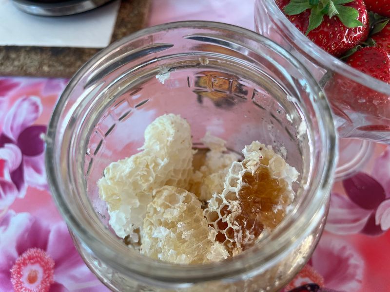 12 von 12 Mai 2025 - 1 von 12 - Bienenwaben
