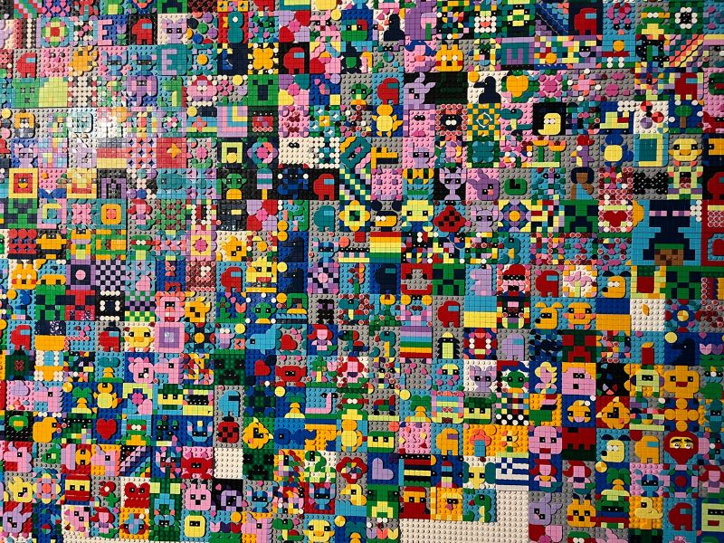 12 von 12 Mai 2025 - 10 von 12 - Kunstwerk - von Kindern geschaffen // Mosaik