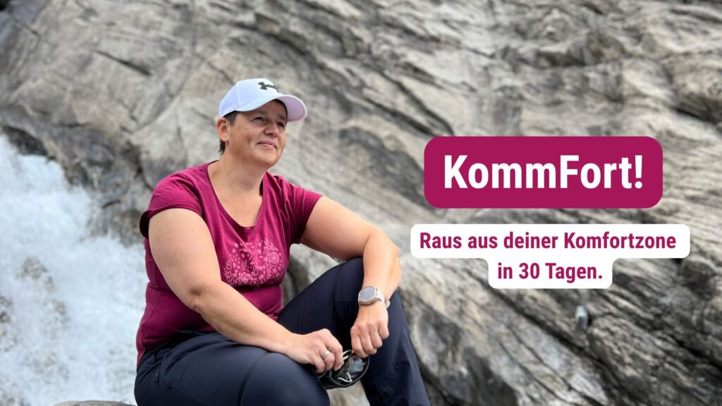 KommFort - 30-Tage Challenge - Danielle auf Felsen vor Wasserfall