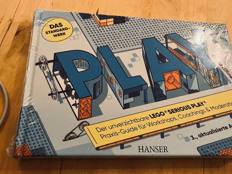 12 von 12 Oktober 2025 - 10 von 12 - Buch "Play" - 3. Auflage