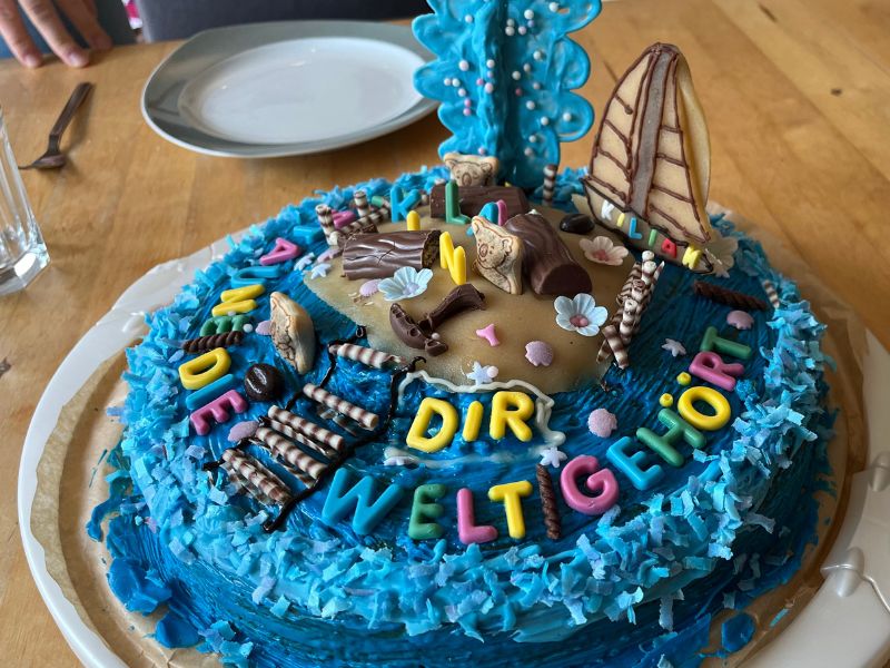 12 von 12 Oktober 2025 - 6 von 12: blauer Kuchen