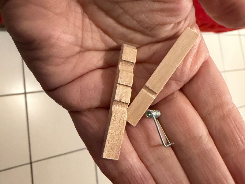 12 von 12 - Januar 2026 - 11 von 12: kaputte Wäscheklammer