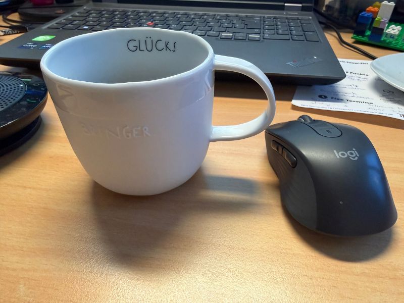 12 von 12 - Januar 2026 - 4 von 12: Kaffeetasse und Mouse
