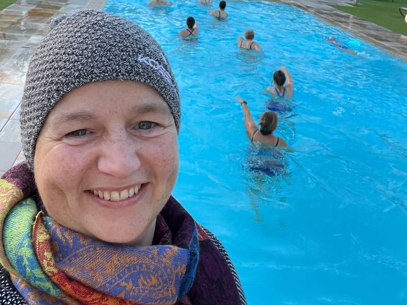 Menschen beim Aquafitness