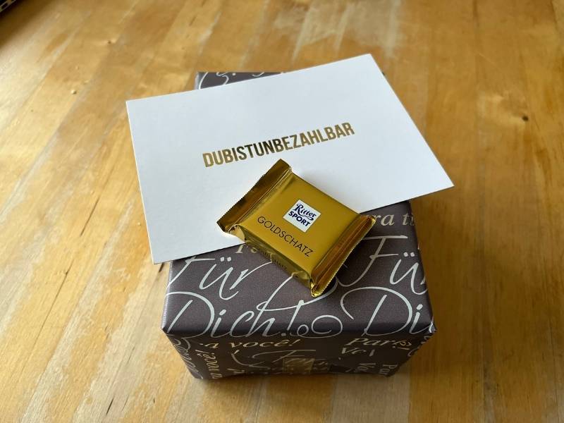 Geschenk mit Karte "Du bist unbezahlbar"