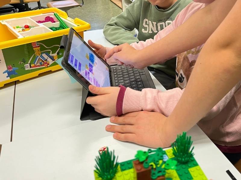 Kinder programmieren am iPad