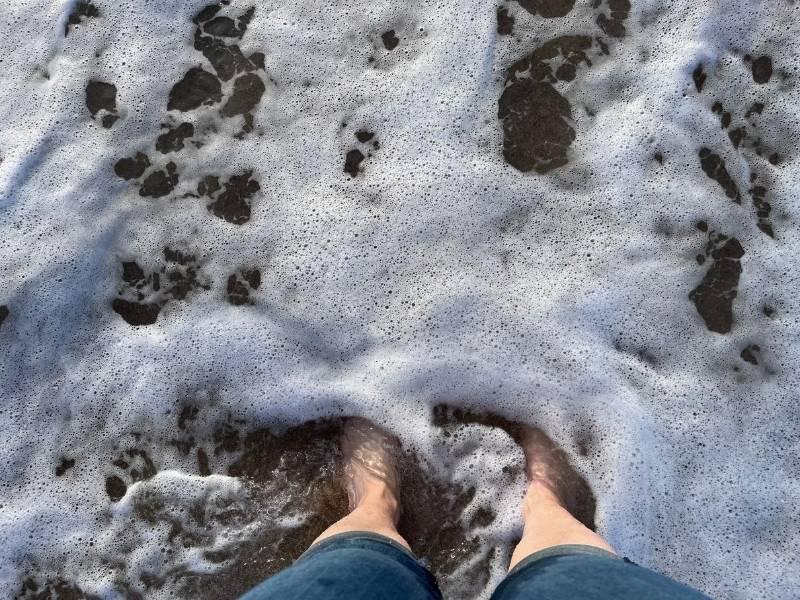 Füße in die Nordsee im Oktober