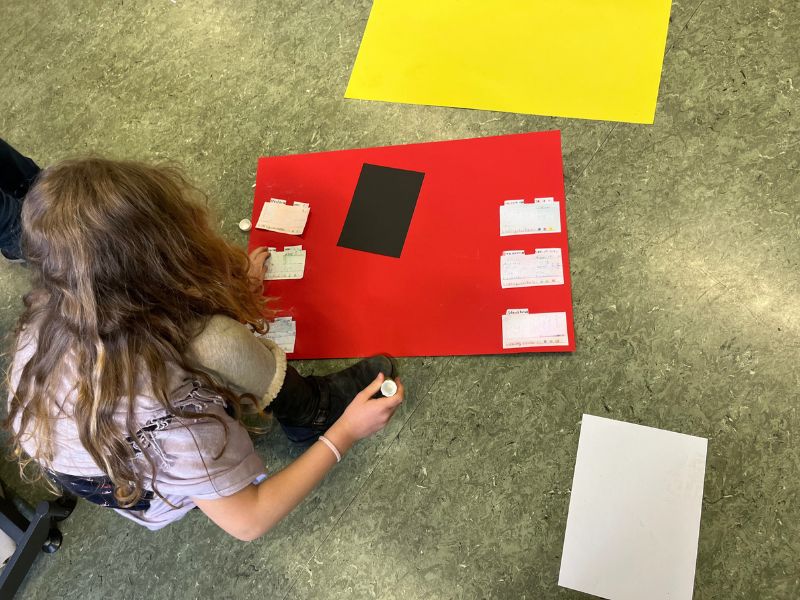 Lego AG - Kinder gestalten Plakate