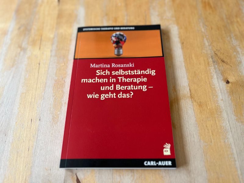 Monatsrückblick August 2023 - Sich selbständig machen in Therapie und Beratung - Buch