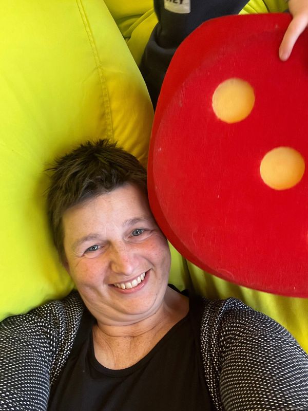 Danielle Berg, roter Riesen-Würfel