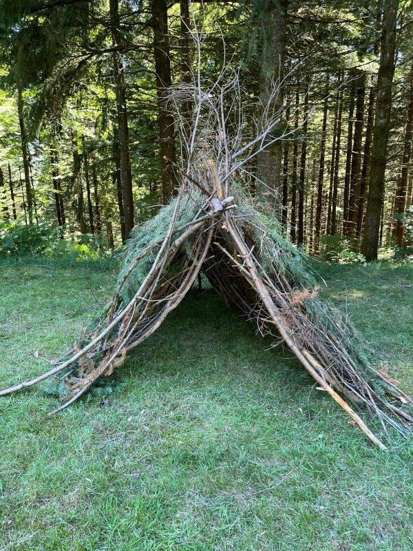Schutzhütte / Laubhütte bauen