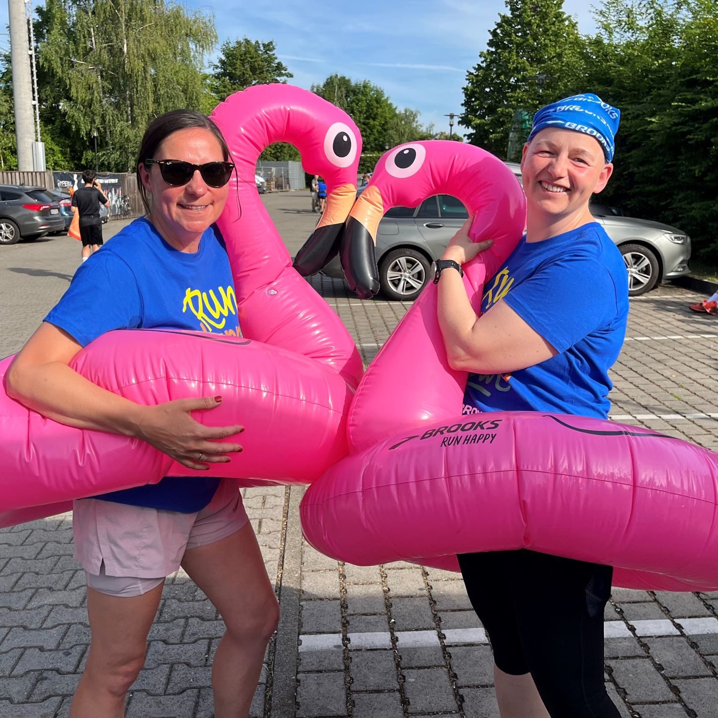 Danielle und Annett beim Brooks Run Happy Lauf
